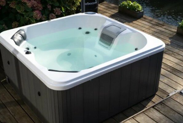 W'eau Skye Professionele Spa 4 persoons